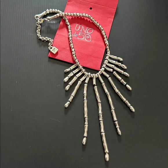 UNO de 50 Long Silver "Esta La Tita" Necklace - Picture 4 of 9